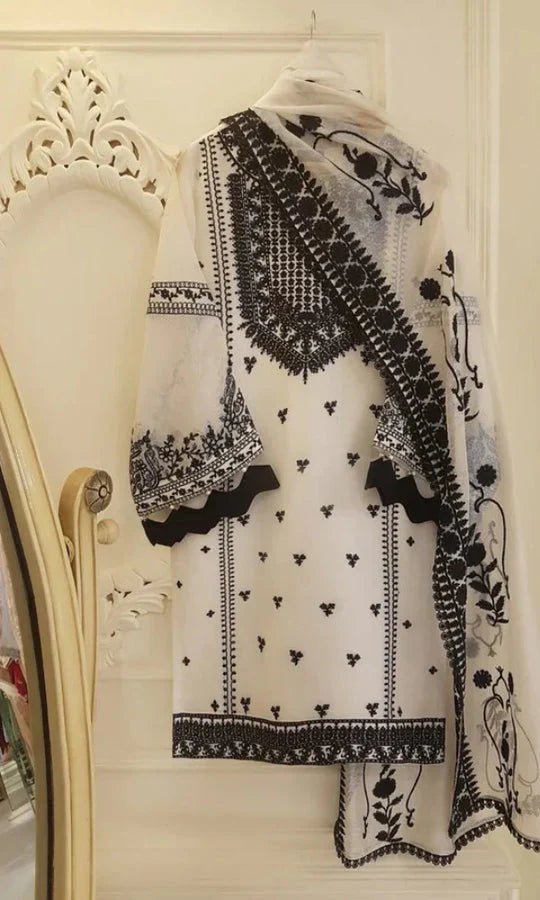 Agha Noor - 3PC Lawn Heavy Embroidered Shirt With Embroidered Bamber Dupatta - Wareeb.Shop