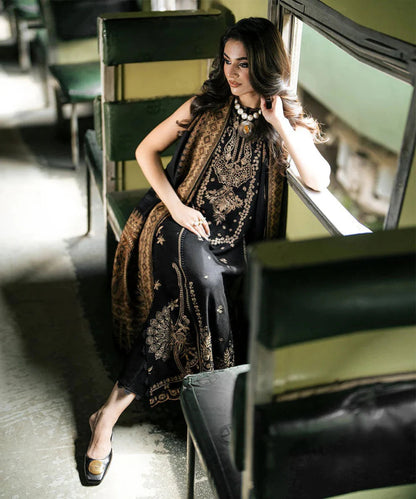 Izel Embroidered Dhanak Three Piece D - 90 - Wareeb.Shop