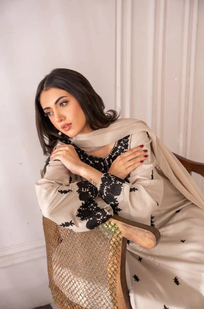 Mirana - 3Pc Lawn Embroidered Suit - Wareeb.Shop