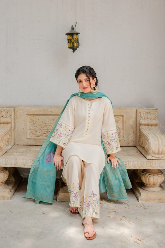 Off white Dhanak Embroidered three piece With Woolen Duppata Fcc - 882 - Wareeb.Shop